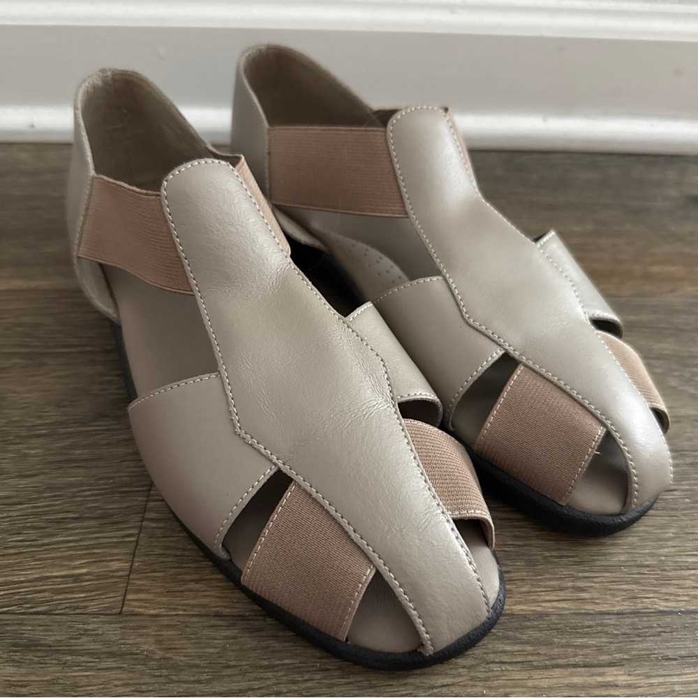 G. Wiz Bailey Women’s Taupe Leather Slip-On Fisherman Sandals, Size 11